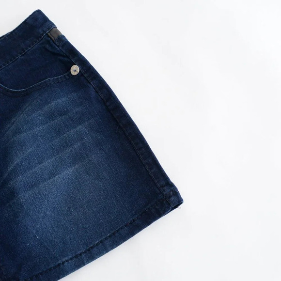 True Religion '03 Y2K Dark Wash With Leather Accent Mini Denim Low Rise Skirt 29 - Picture 3 of 13